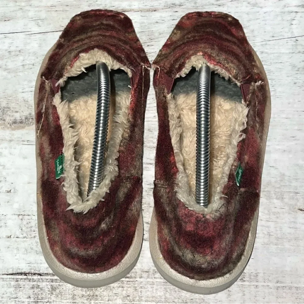 Sanuk Calichill Burgundy Slip Ons Women’s Size 11